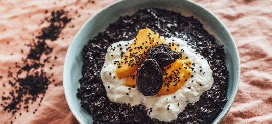 Kidney-boosting black rice porridge